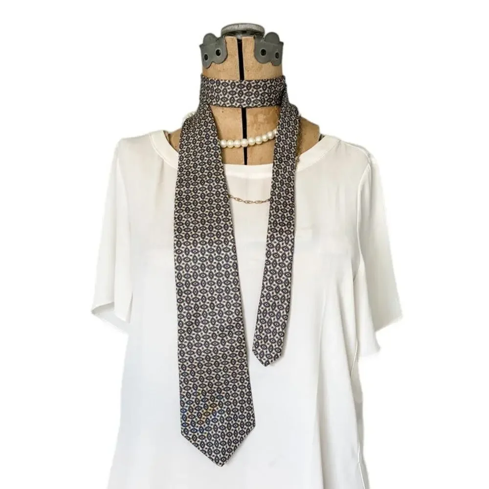 Halston III vintage 100% silk geometric pattern print tie 4” w